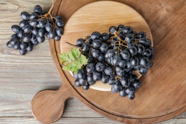 Masada olgun üzümlü kompozisyon