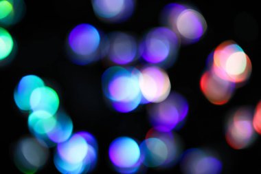 Bulanık ışıkları olan koyu soyut arkaplan