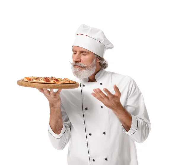 Rijpe Mannelijke Chef Kok Met Lekkere Pizza Witte Achtergrond — Stockfoto