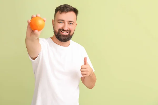 Man Orange Showing Thumb Color Background — Stock Photo, Image