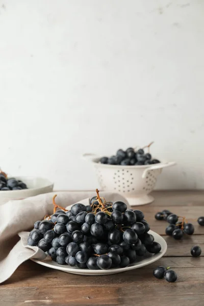 Plate Sweet Ripe Grapes Table — Stock Photo, Image