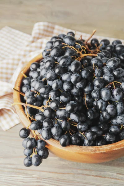 Cuenco Con Uvas Maduras Dulces Mesa — Foto de Stock