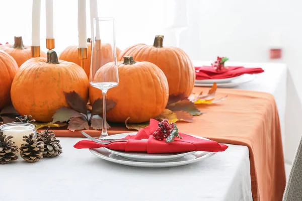 Beautiful Table Setting Pumpkins Autumn Leaves Dining Room — Stock Photo, Image