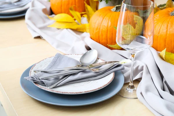 Hermosa Mesa Con Calabazas Hojas Otoño Comedor — Foto de Stock