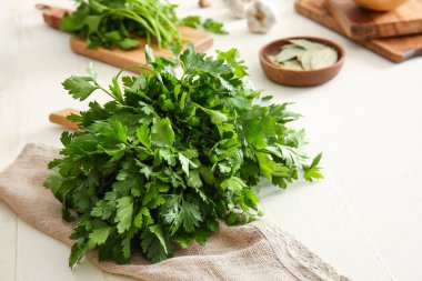 Masada taze maydanoz var.