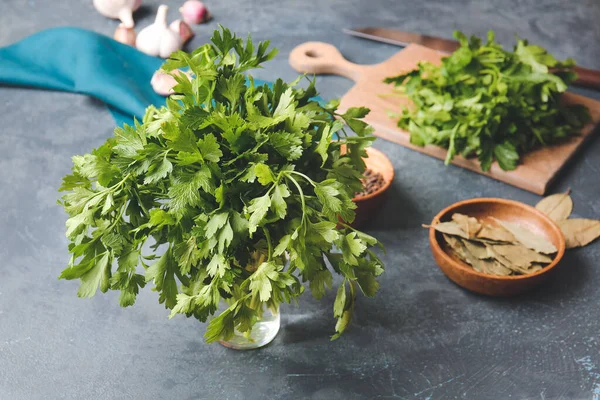 Fresh Parsley Spices Table — Stock Photo, Image