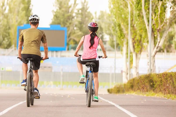 Sporty Young Couple Riding Bicycles Outdoors — Stock Photo, Image