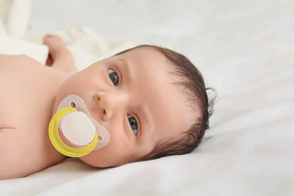 Lindo Bebé Acostado Cama —  Fotos de Stock