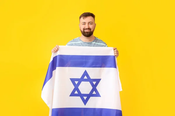 Hombre Con Bandera Israel Sobre Fondo Color —  Fotos de Stock