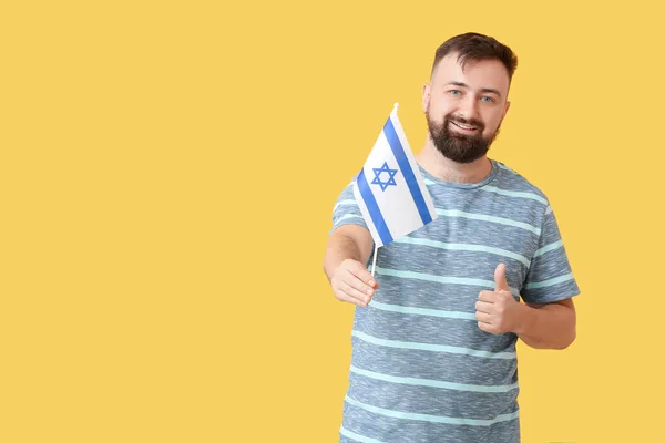 Mann Mit Der Flagge Israels Zeigt Daumen Nach Oben Auf — Stockfoto