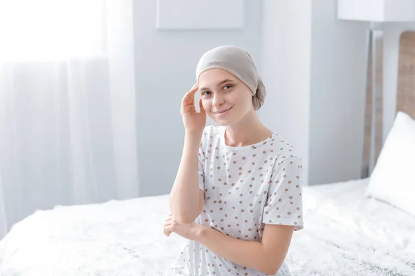Wanita Setelah Kemoterapi Rumah — Stok Foto