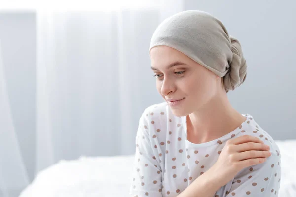 Frau Nach Chemotherapie Hause — Stockfoto