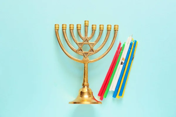 Hanukkah彩色背景的Menorah — 图库照片