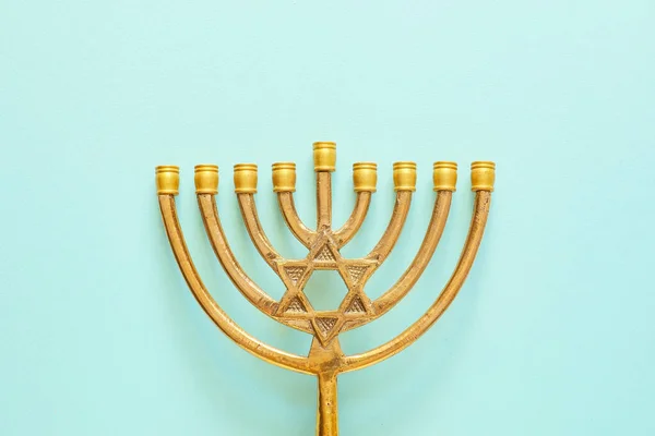 Hanukkah彩色背景的Menorah — 图库照片