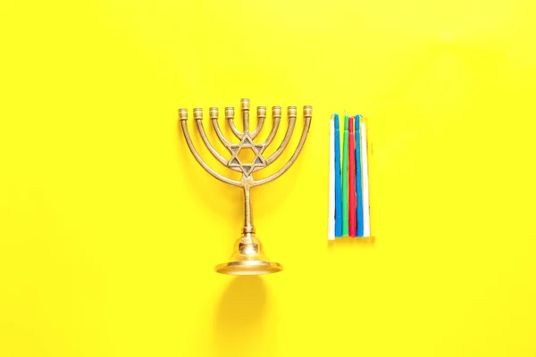 Hanukkah彩色背景的Menorah — 图库照片