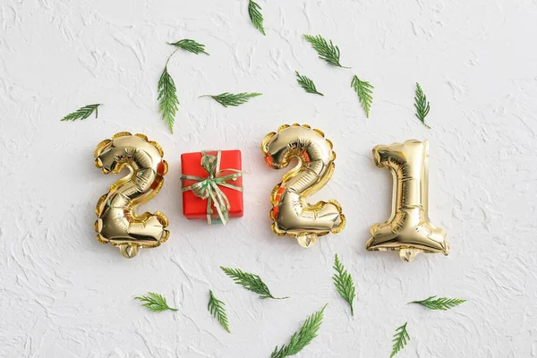 Balloons Shape Figure 2021 Christmas Gift White Background New Year — Stock Photo, Image