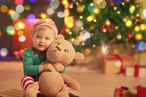 Mignon Petit Bébé Costume Elfe Avec Jouet Maison Veille Noël — Photo