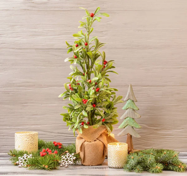 Bela Composição Natal Com Planta Visco Fundo Madeira — Fotografia de Stock