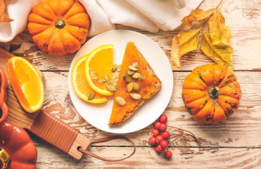 Ekmek ve portakal meyveli lezzetli balkabağı reçeli.