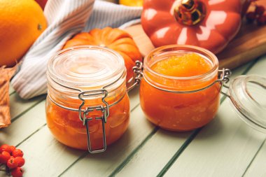 Masada lezzetli balkabağı reçeli kavanozları