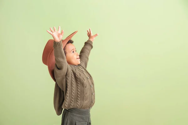 Elegante Niña Afroamericana Sobre Fondo Color — Foto de Stock