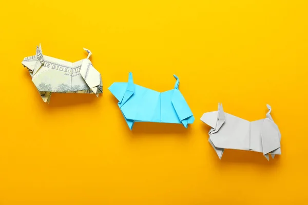 Origami Stieren Als Symbool Van Het Jaar 2021 Kleur Achtergrond — Stockfoto
