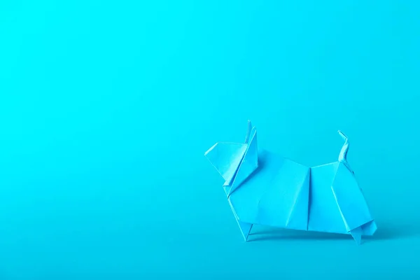 Origami Tjur Som Symbol För 2021 Färg Bakgrund — Stockfoto