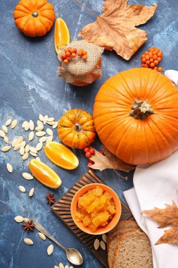 Renkli balkabağı reçelli sonbahar kompozisyonu