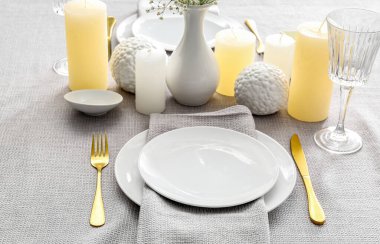 Işık arkaplanındaki güzel tablo ayarları