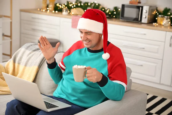 Man Celebrating Christmas Home Due Coronavirus Epidemic — Stock Photo, Image