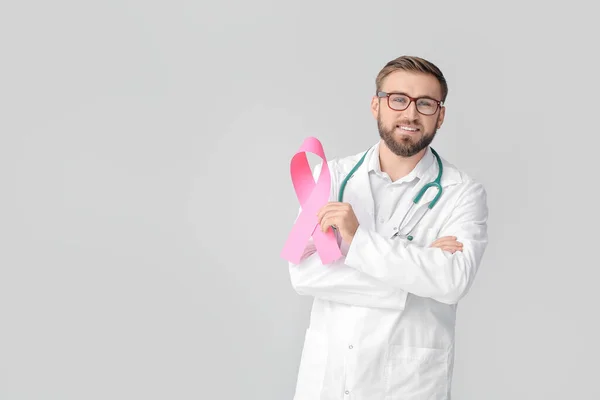 Doctor Pink Ribbon Grey Background Breast Cancer Awareness Concept — Stock Photo, Image