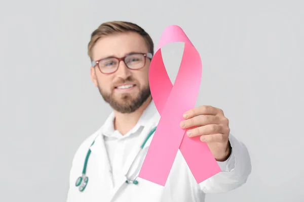 Doctor Pink Ribbon Grey Background Breast Cancer Awareness Concept — Stock Photo, Image