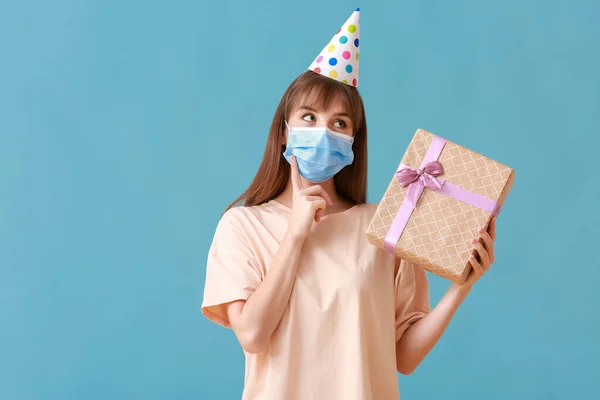 Beautiful Young Woman Medical Mask Birthday Gift Color Background — Stock Photo, Image