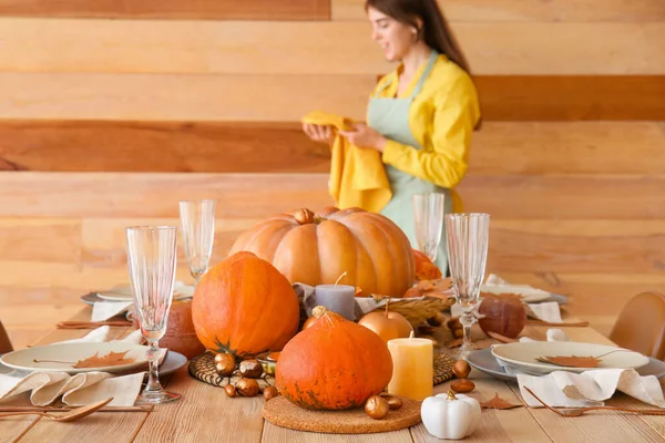 Beautiful Table Setting Pumpkins Autumn Leaves Dining Room — Stock Photo, Image