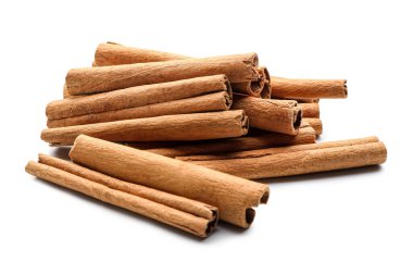 Tarçın beyaz arkaplanda yapışır