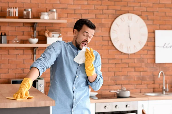 Allergic Man Cleaning His Flat — Stock Photo, Image