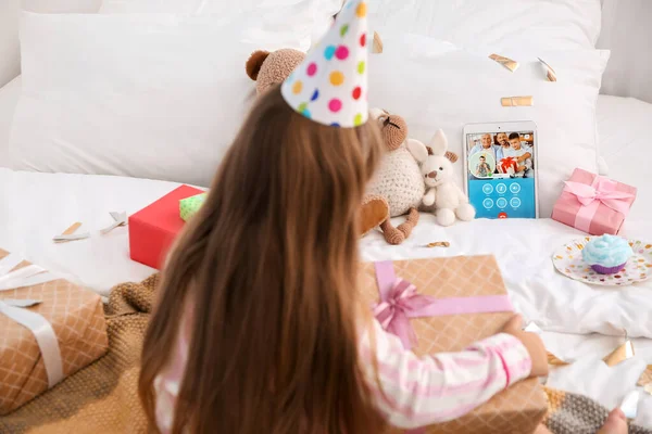 Niña Celebrando Cumpleaños Casa Debido Epidemia Coronavirus — Foto de Stock