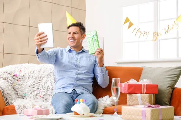 Young Man Celebrating Birthday Home Due Coronavirus Epidemic — Stock Photo, Image