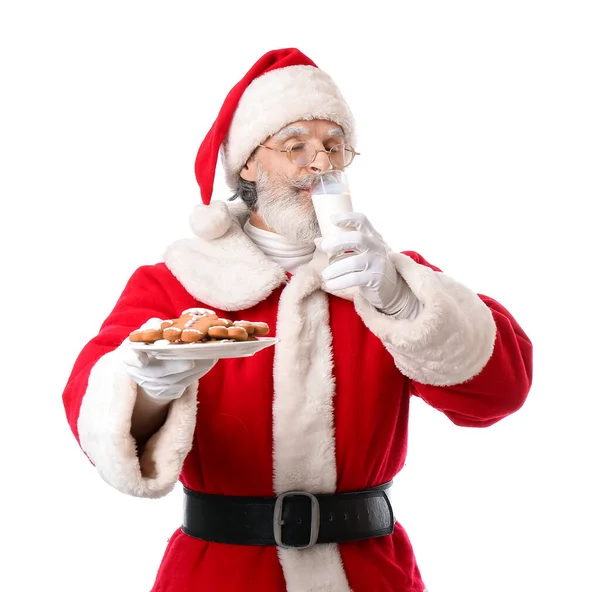 배경에 맛있는 쿠키와 우유를 산타클로스 — 스톡 사진