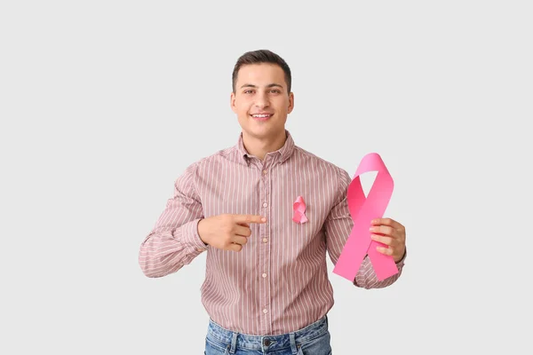 Mann Mit Rosa Schleifen Auf Hellem Hintergrund Brustkrebs Aufklärungskonzept — Stockfoto