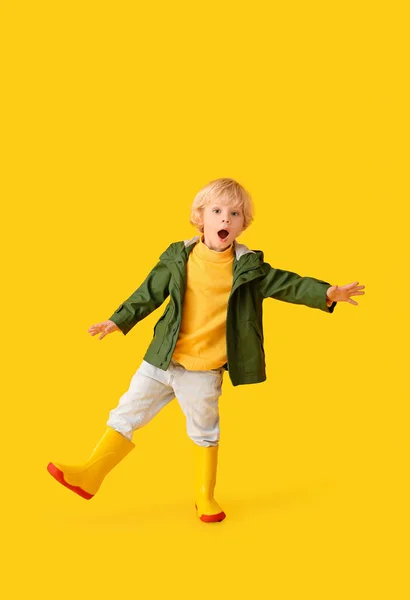 Surprised Little Boy Autumn Clothes Color Background — Stock Photo, Image