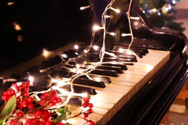 Grand Piano Christmas Decor Closeup — Stock Photo, Image