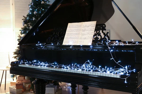 Grand Piano Decorated Christmas Room — Stock Photo, Image