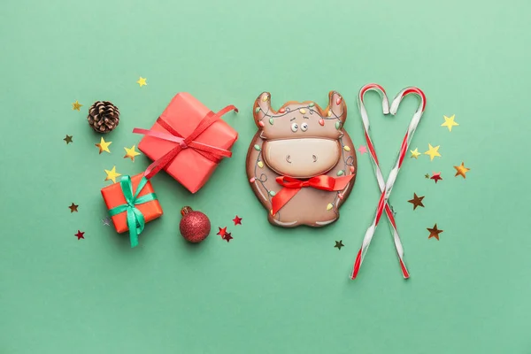 Tasty Cookie Shape Bull Christmas Decor Color Background — Stock Photo, Image