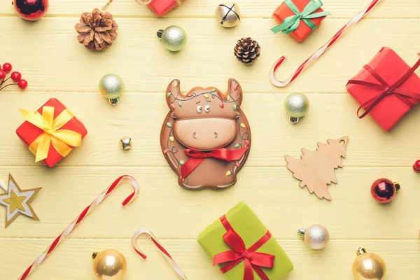 Tasty Cookie Shape Bull Christmas Decor Wooden Background — Stock Photo, Image