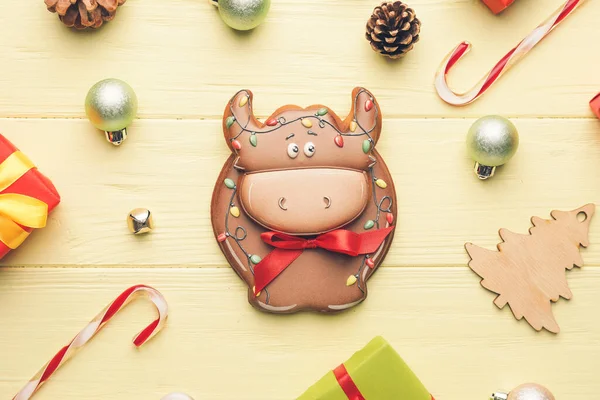 Tasty Cookie Shape Bull Christmas Decor Wooden Background — Stock Photo, Image