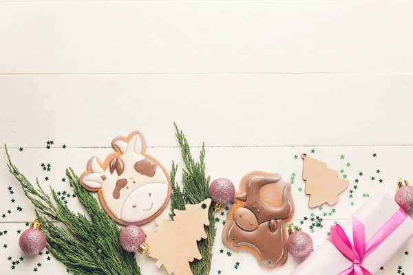 Tasty Cookies Shape Bull Christmas Decor White Wooden Background — Stock Photo, Image