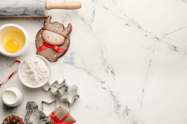 Lekkere Kerstkoekjes Vorm Van Stier Ingrediënten Tafel — Stockfoto