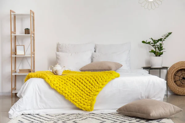 Interior Modern Bedroom Knitted Plaid — Stock Photo, Image