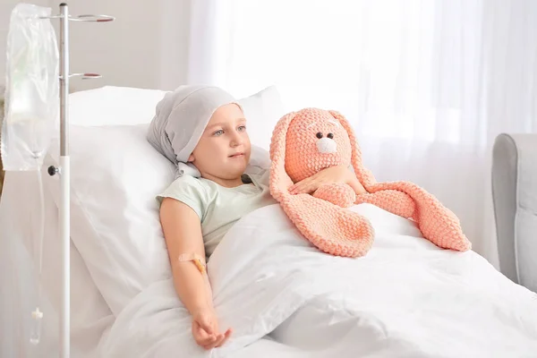 Little Girl Undergoing Course Chemotherapy Clinic — Stock Photo, Image